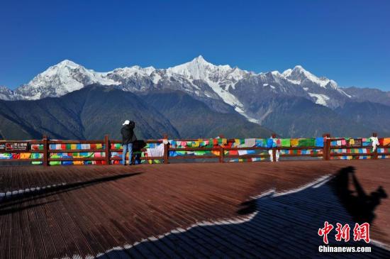 离婚诉讼云南梅里雪山破垃圾围困之殇 12天清理垃圾150吨